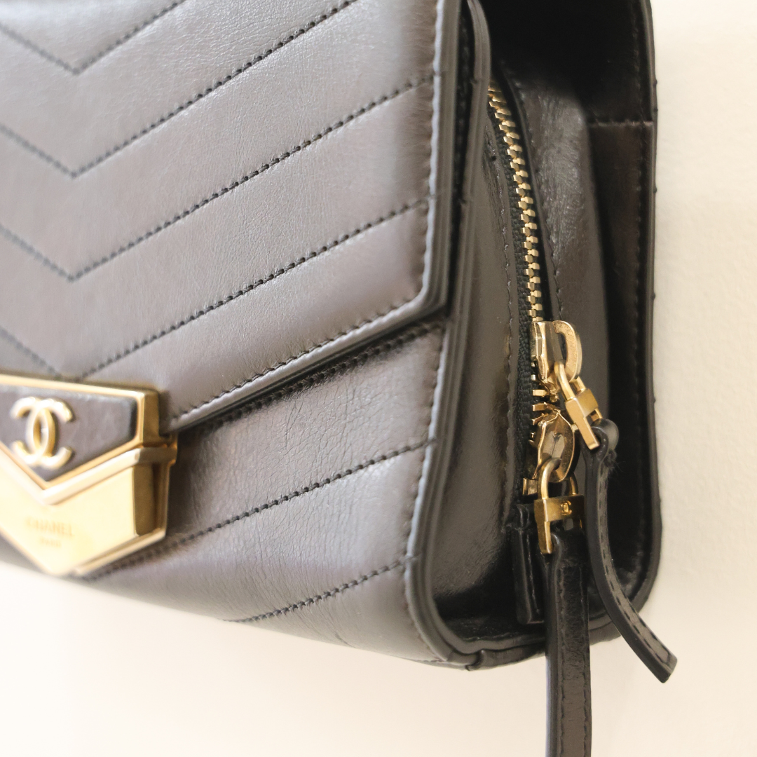 CHANEL - Noir & Bandoulière Bijou