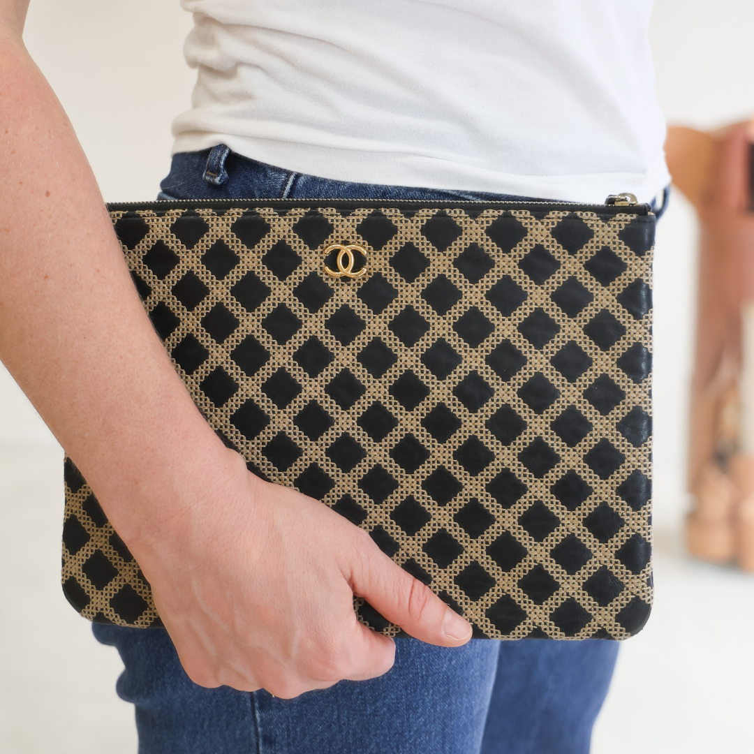 CHANEL - Pochette coutures croisées