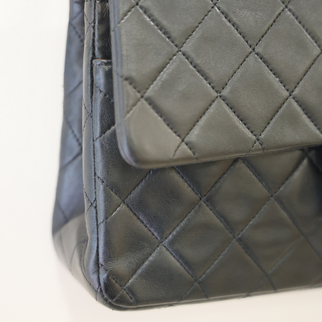 CHANEL - Classique 25' black