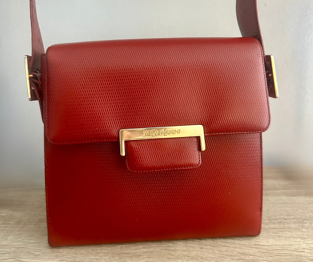 YVES SAINT LAURENT - Red chic