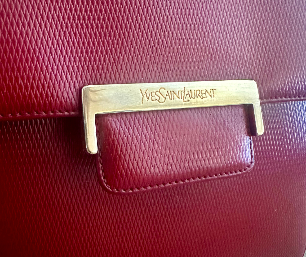 YVES SAINT LAURENT - Red chic