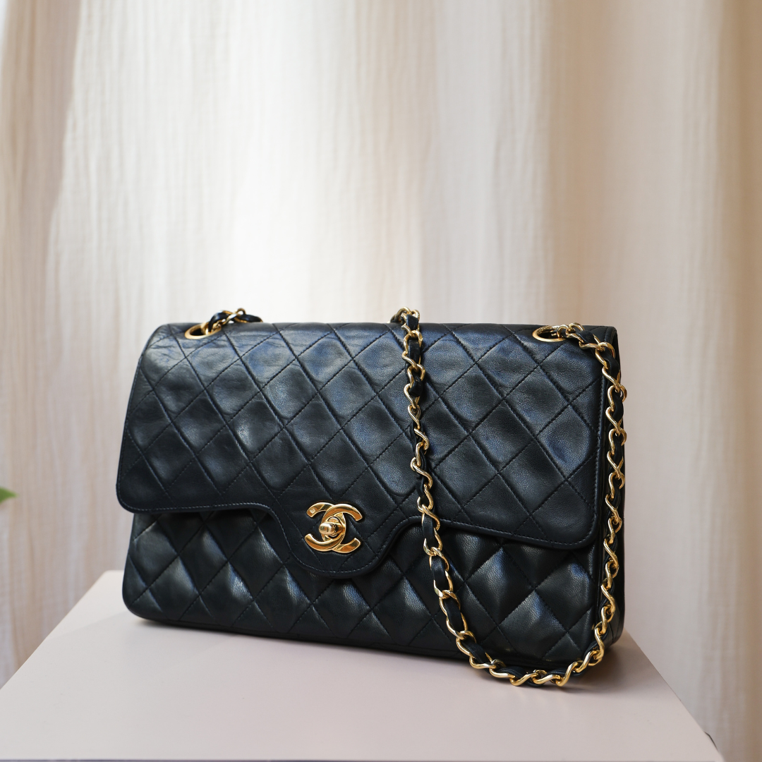 CHANEL - 25 TIMELESS WITH A TWIST