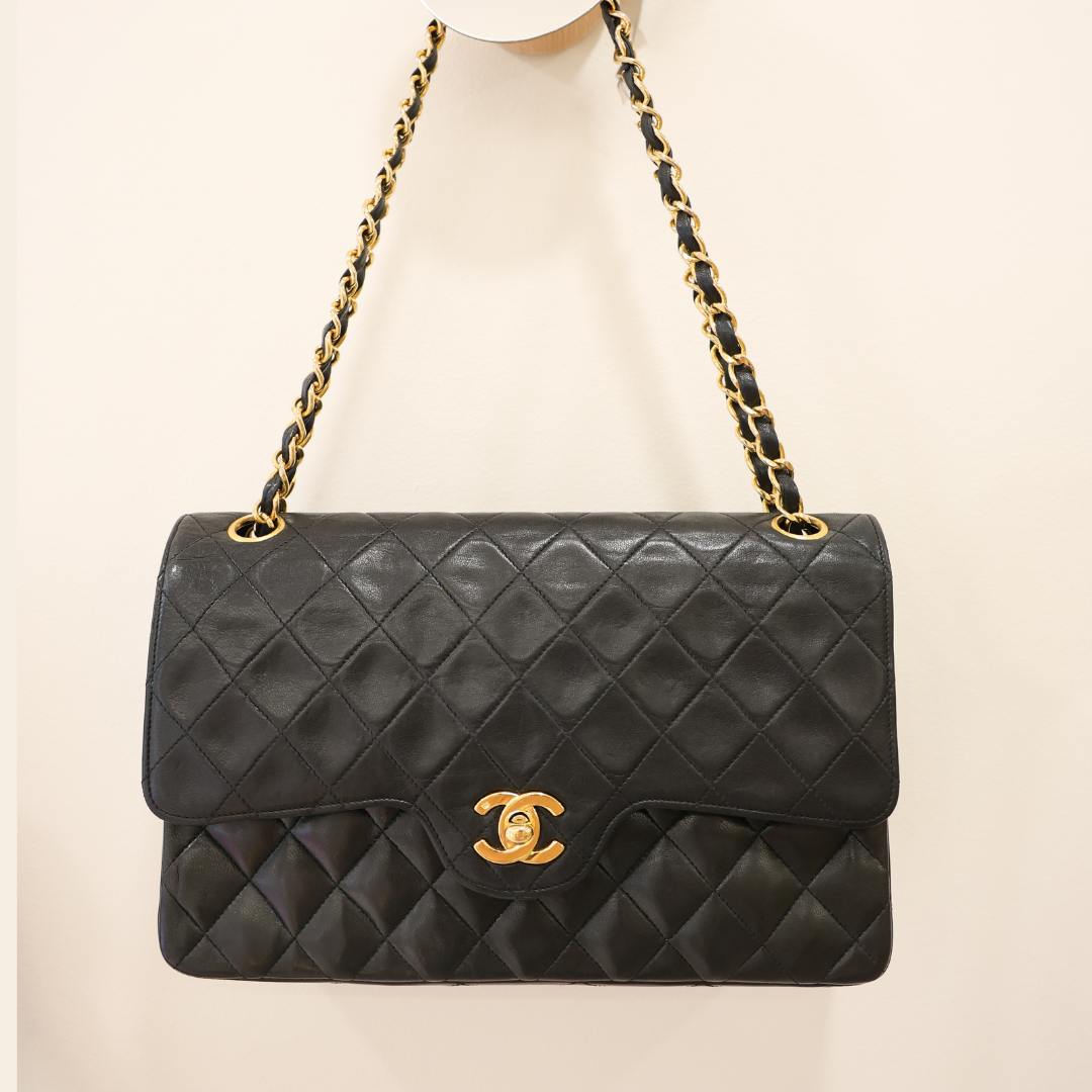 CHANEL - 25 TIMELESS WITH A TWIST