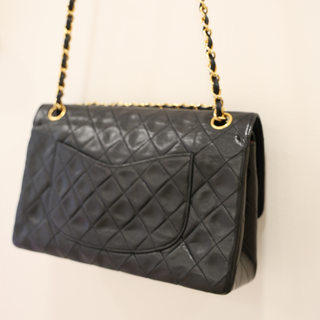 CHANEL - 25 TIMELESS WITH A TWIST