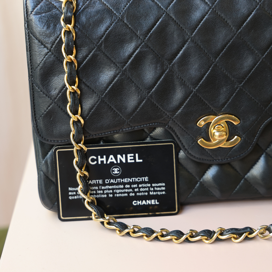 CHANEL - 25 TIMELESS WITH A TWIST