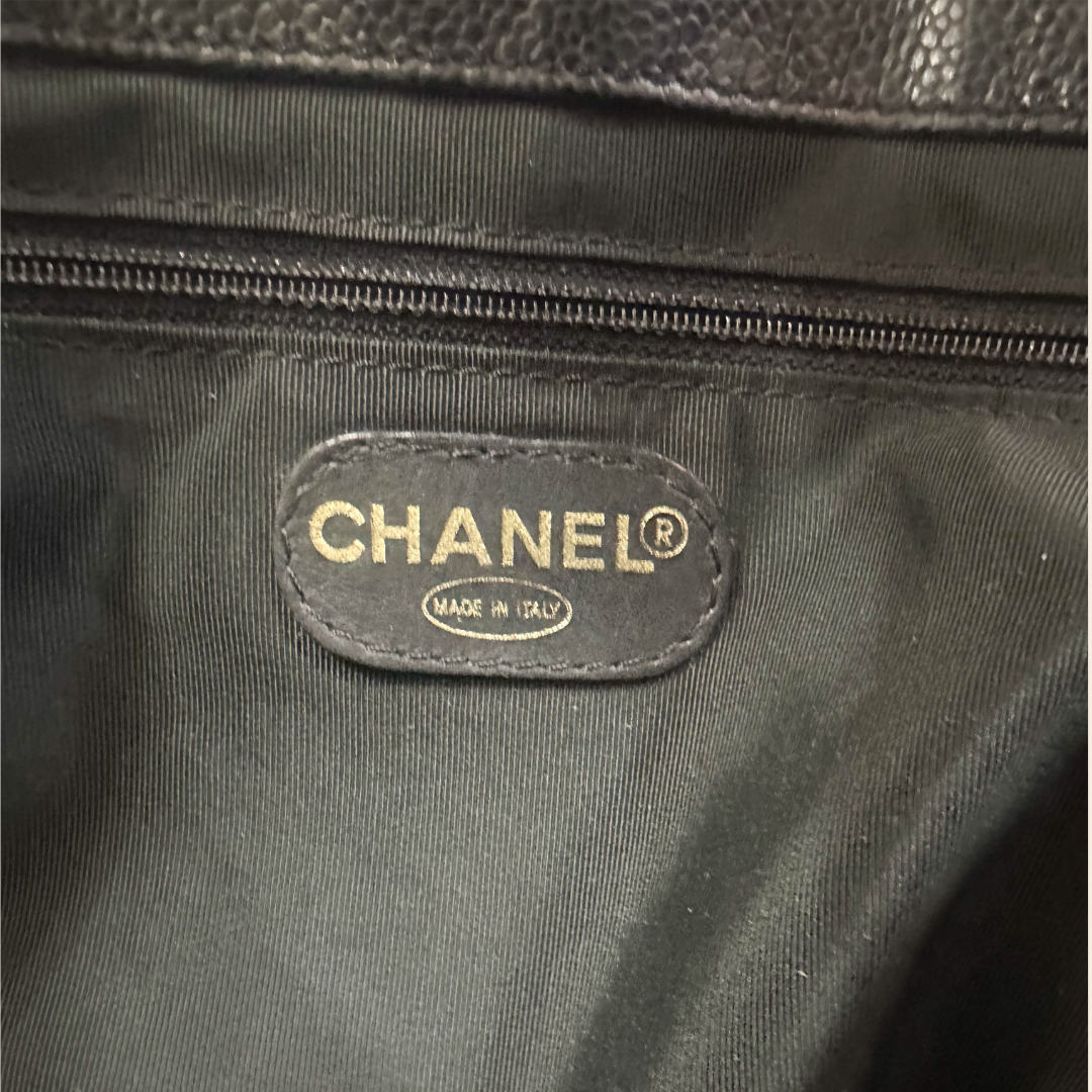 CHANEL - VINTAGE BLACK HANDS CAVIAR