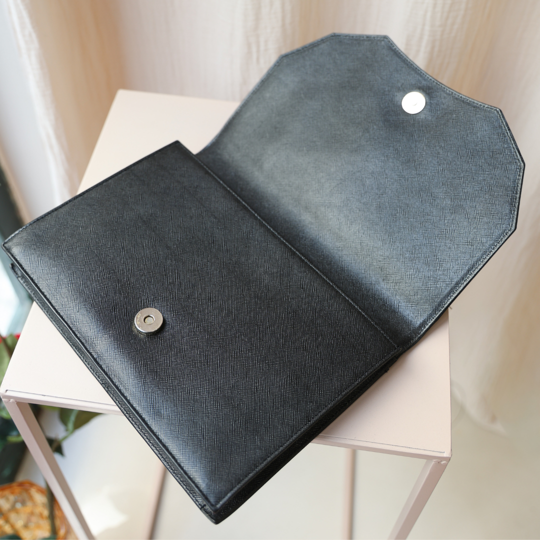 YVES SAINT LAURENT - Pochette