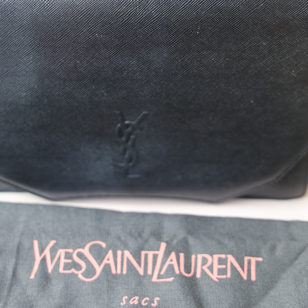 YVES SAINT LAURENT - Pochette