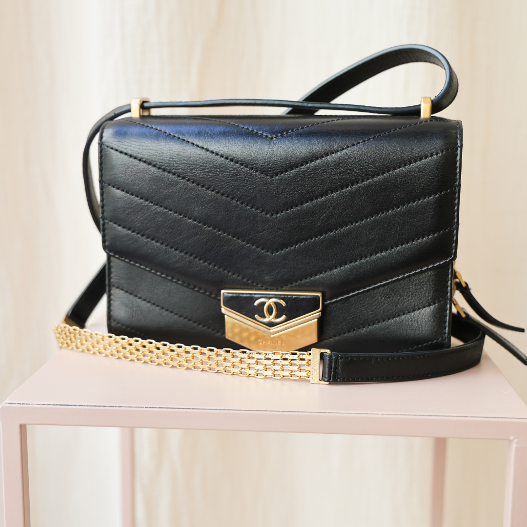 CHANEL - Noir & Bandoulière Bijou