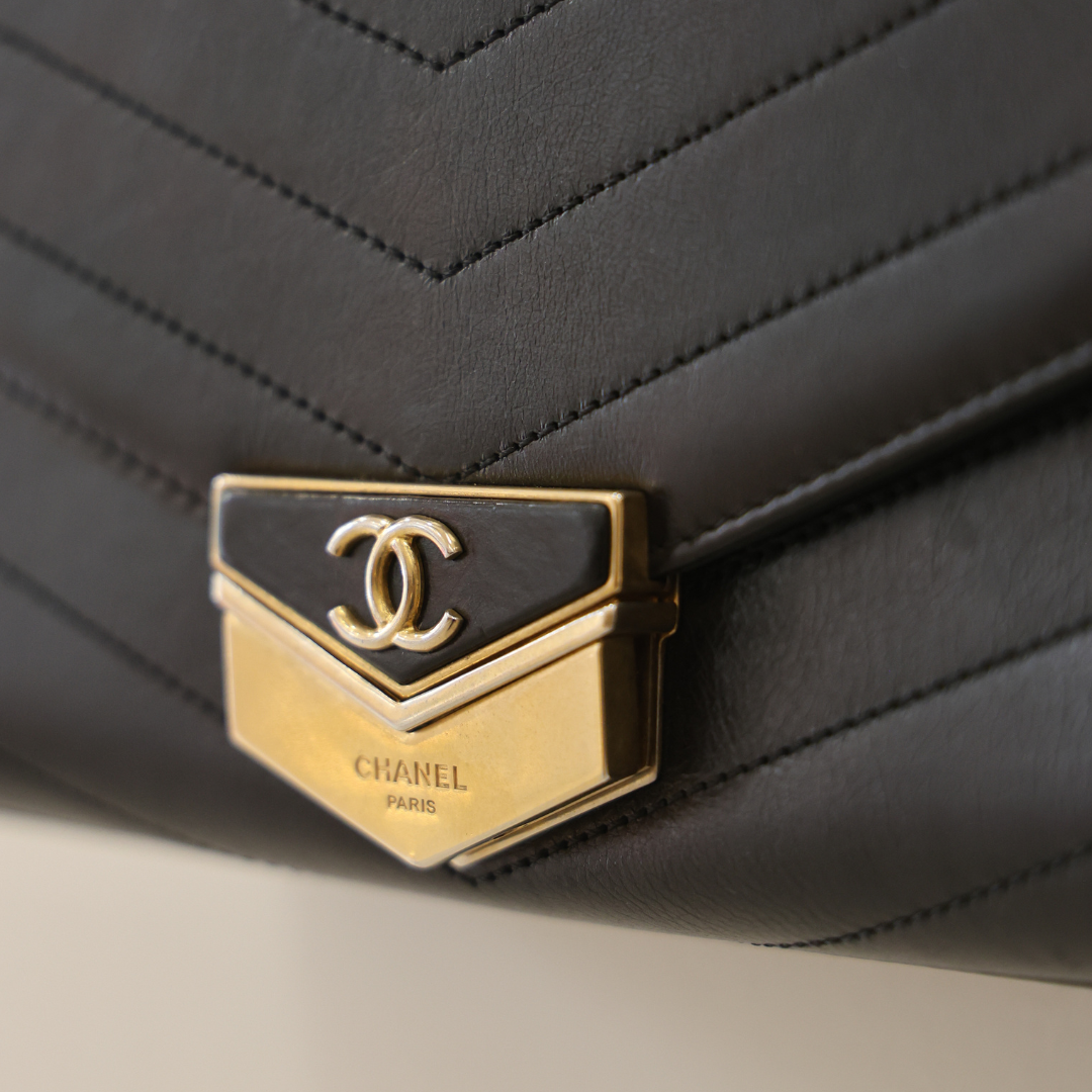 CHANEL - Noir & Bandoulière Bijou