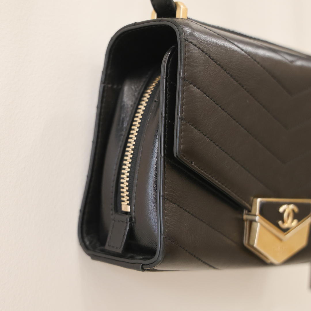 CHANEL - Noir & Bandoulière Bijou