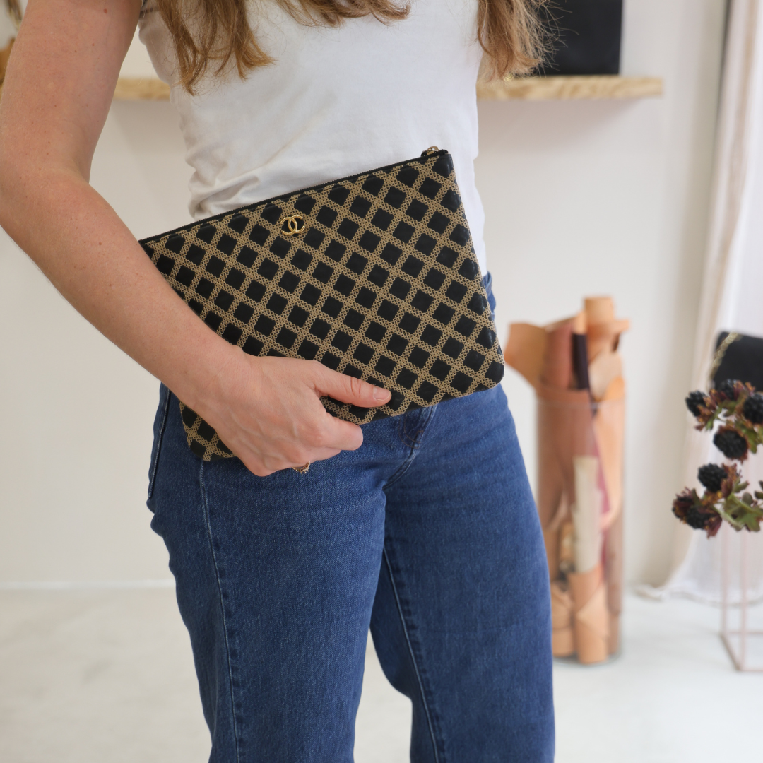 CHANEL - Pochette coutures croisées
