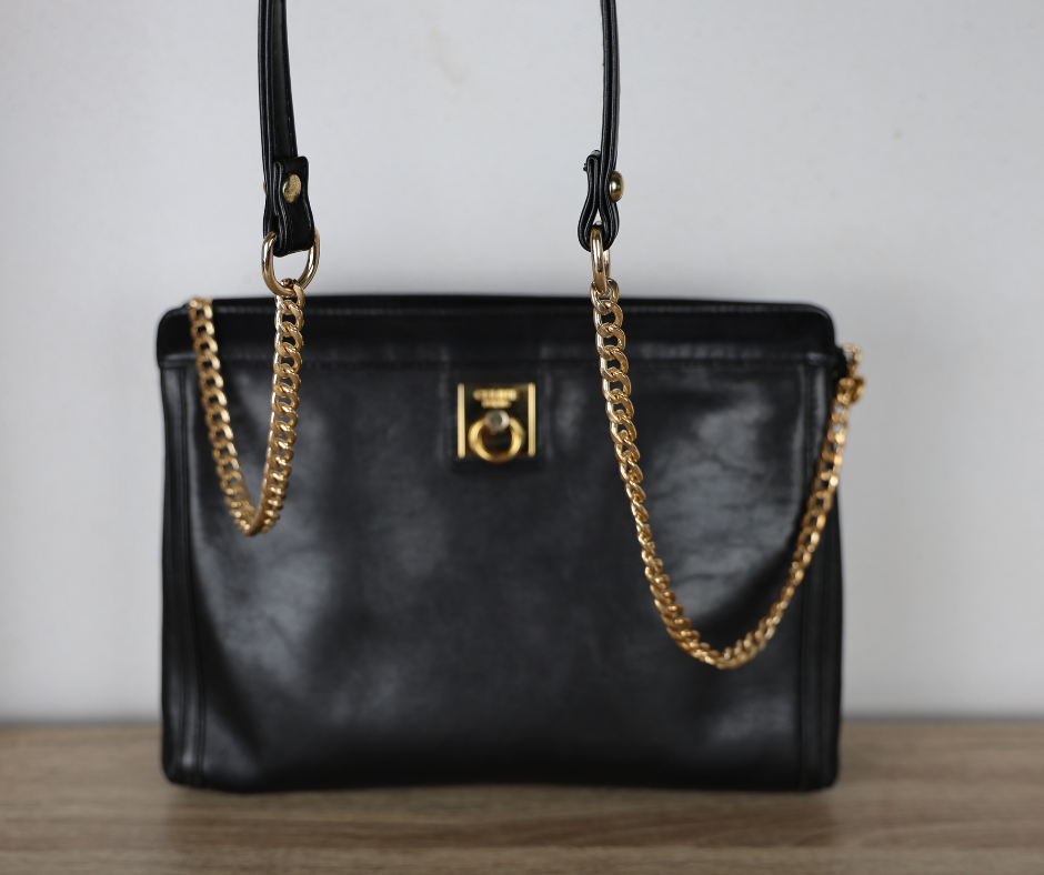 CELINE - Pouch on chains