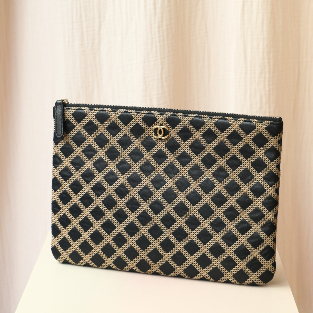 CHANEL - Pochette coutures croisées