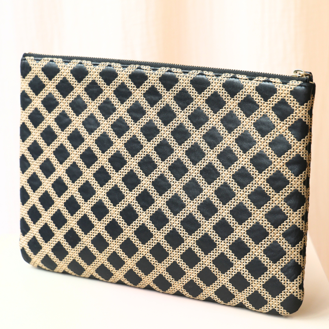 CHANEL - Pochette coutures croisées