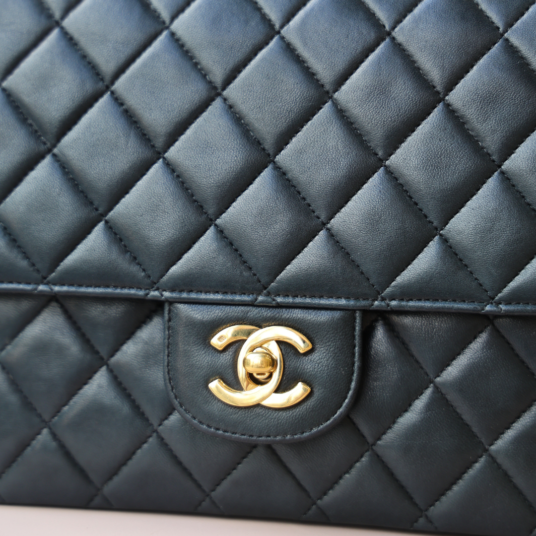 CHANEL - Classique Timeless 27