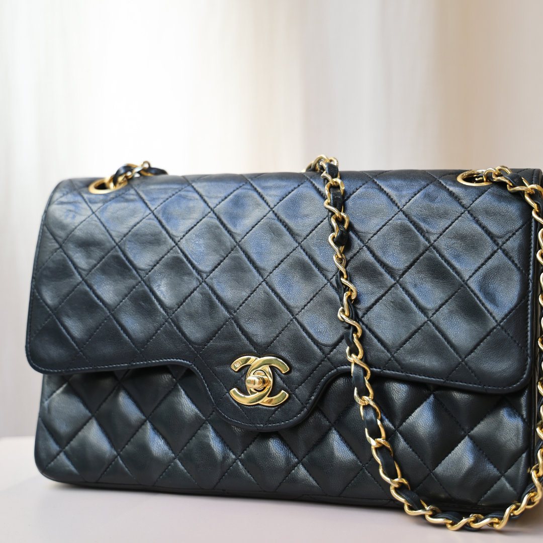 CHANEL - 25 TIMELESS WITH A TWIST