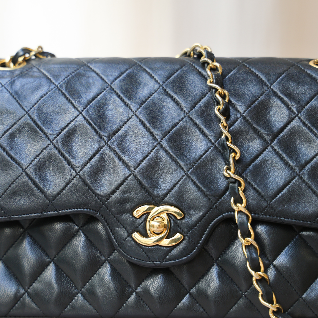 CHANEL - 25 TIMELESS WITH A TWIST