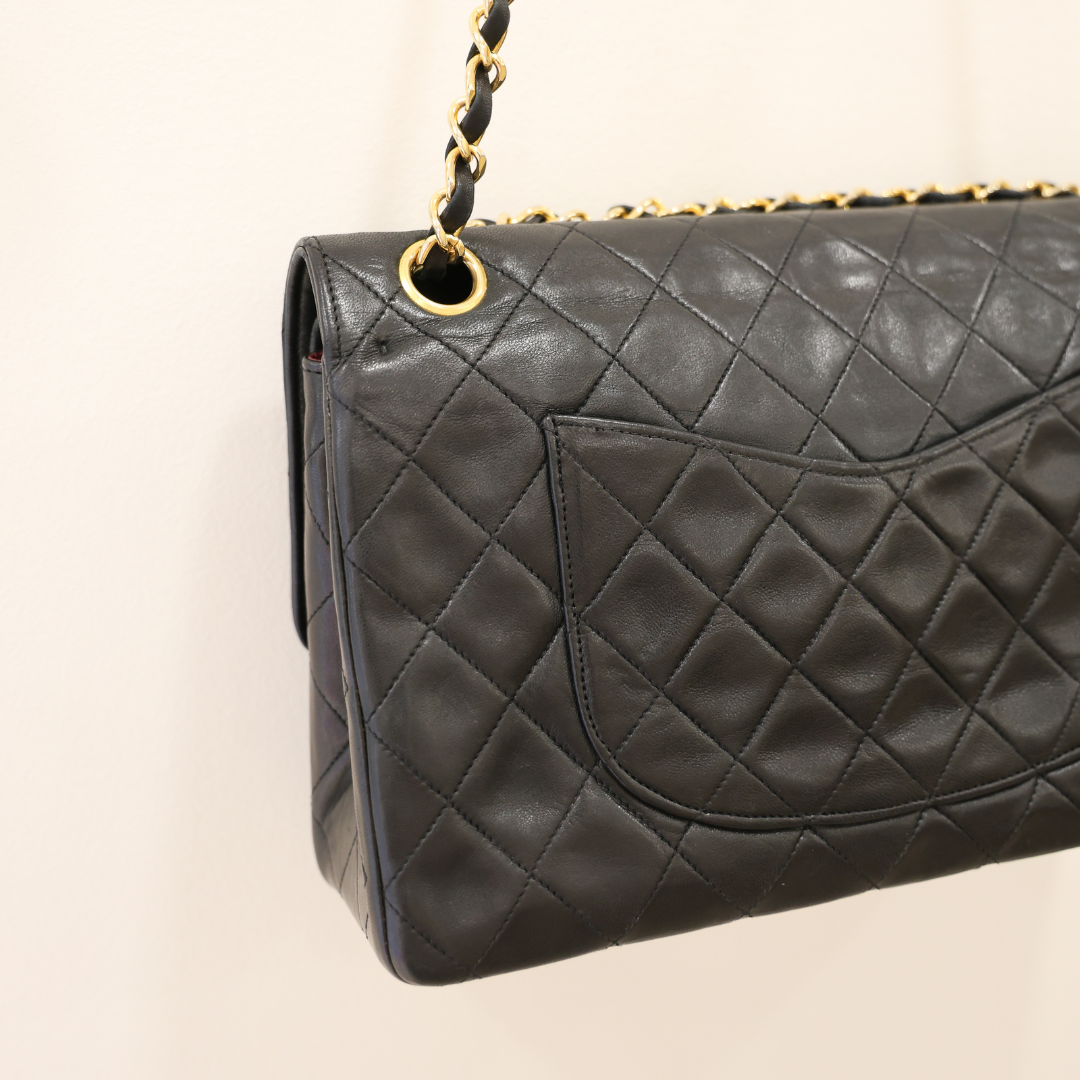 CHANEL - 25 TIMELESS WITH A TWIST