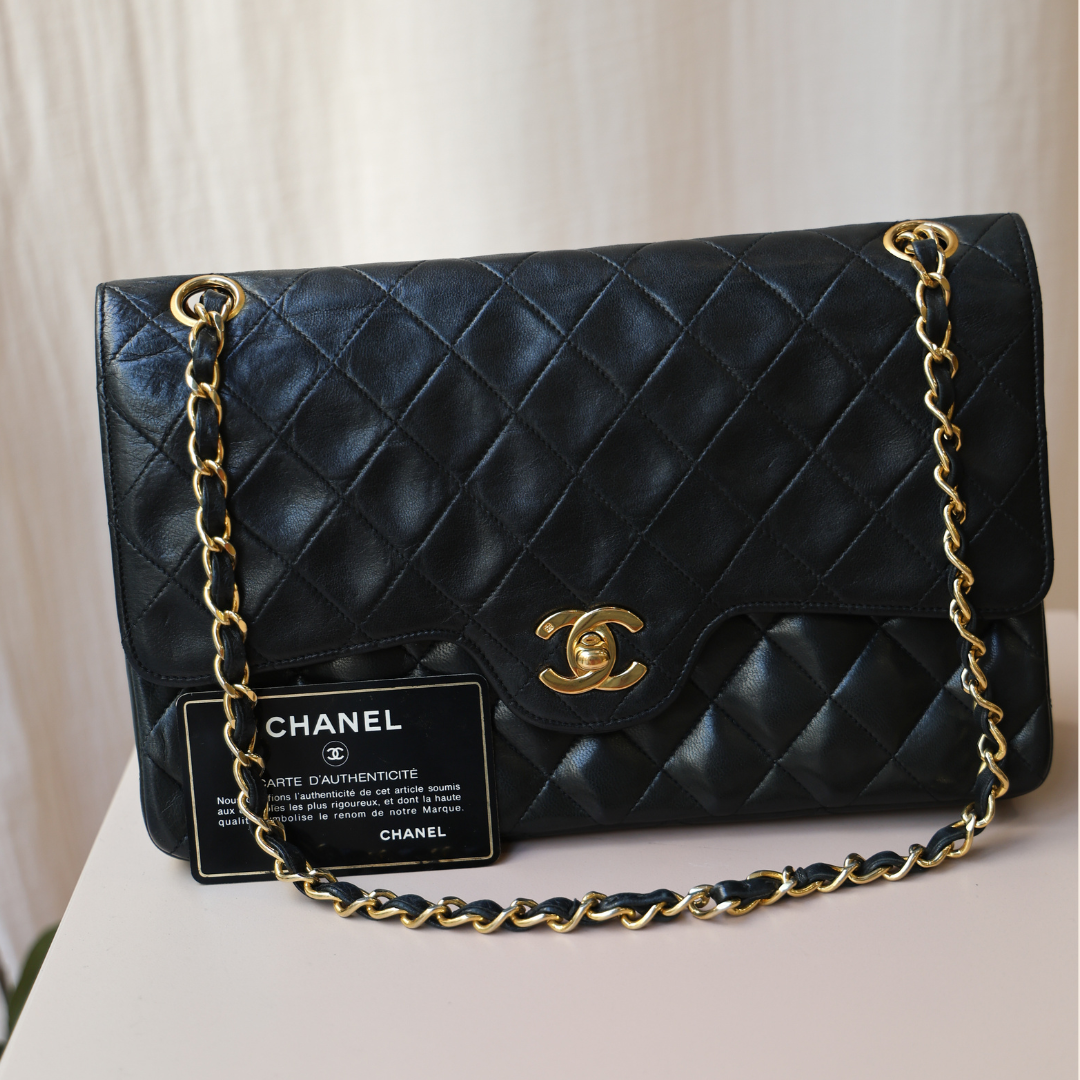 CHANEL - 25 TIMELESS WITH A TWIST
