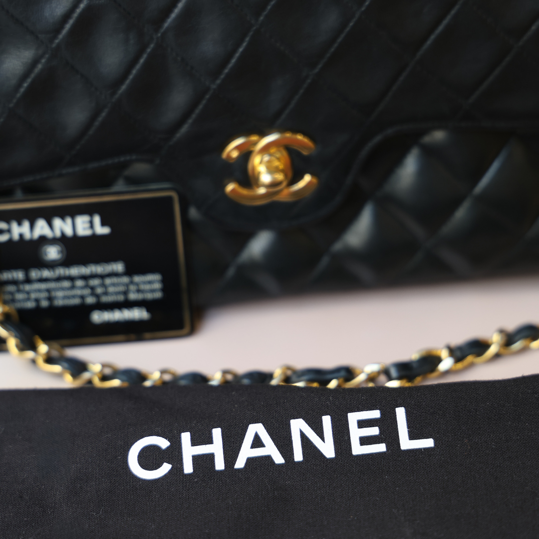 CHANEL - 25 TIMELESS WITH A TWIST