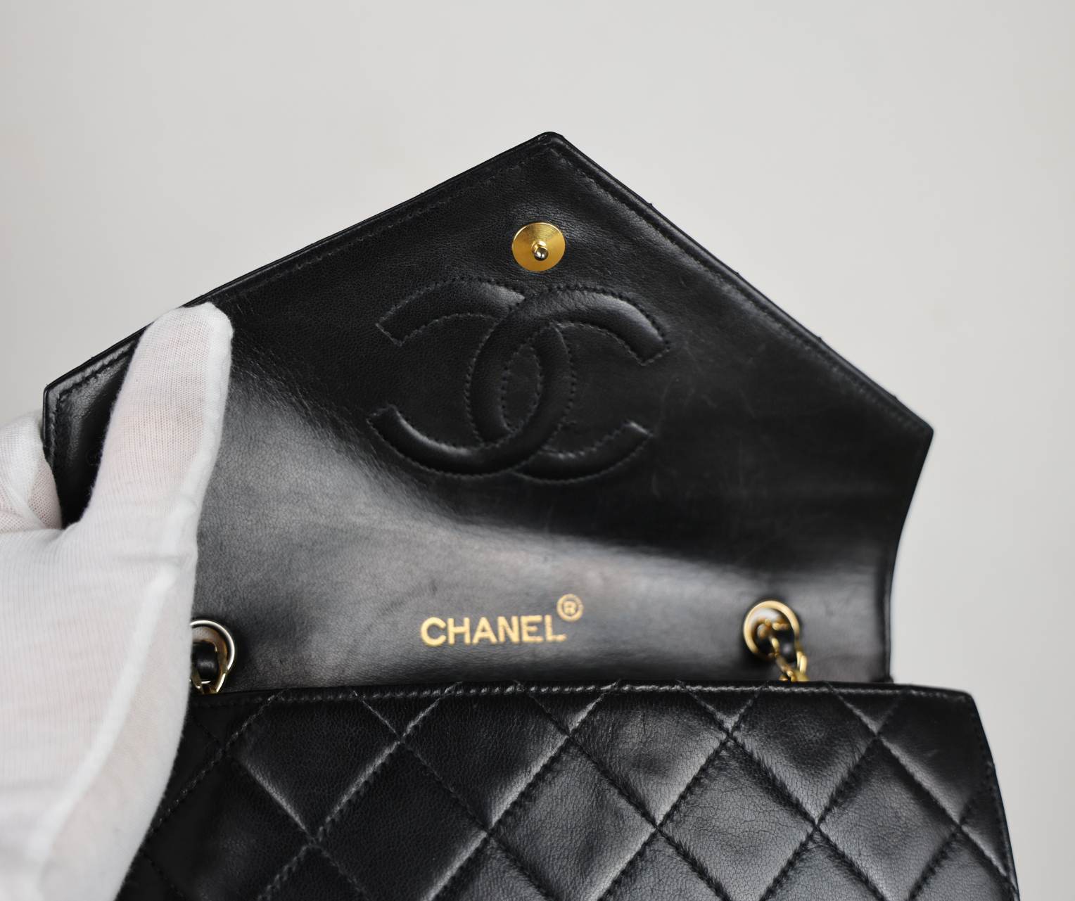 CHANEL - Classique Carré