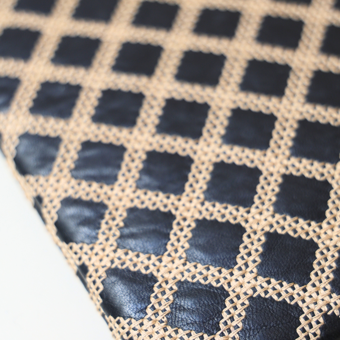CHANEL - Pochette coutures croisées