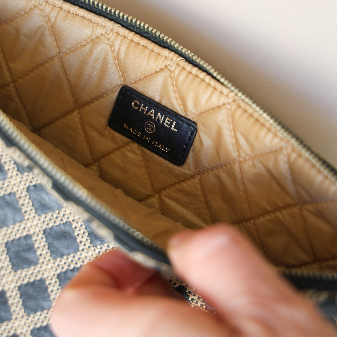 CHANEL - Pochette coutures croisées