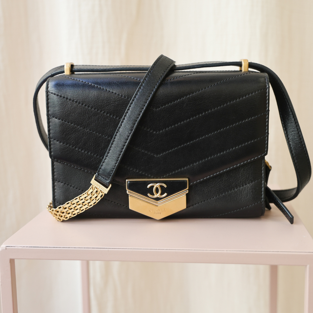 CHANEL - Noir & Bandoulière Bijou