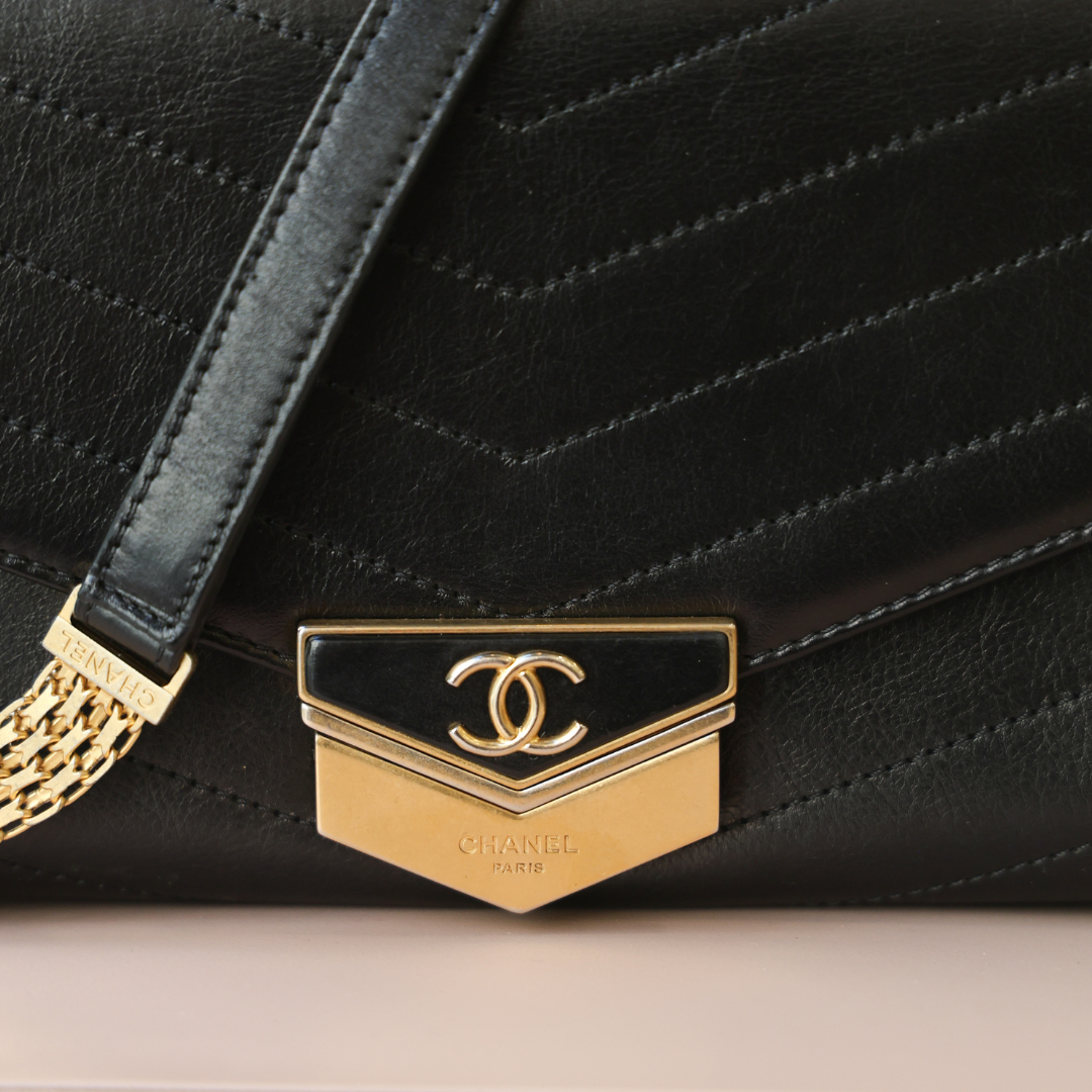 CHANEL - Noir & Bandoulière Bijou