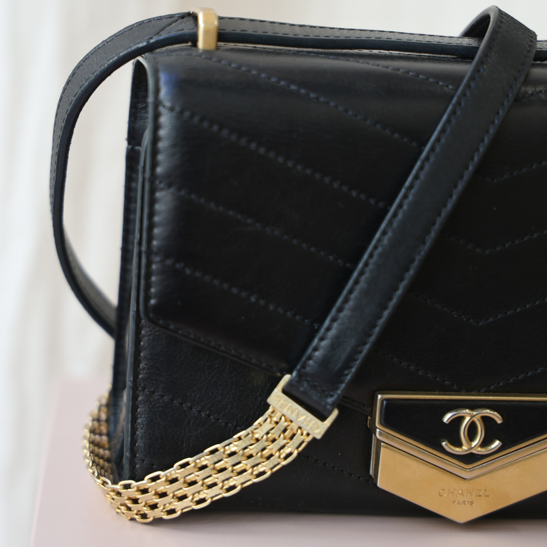 CHANEL - Noir & Bandoulière Bijou