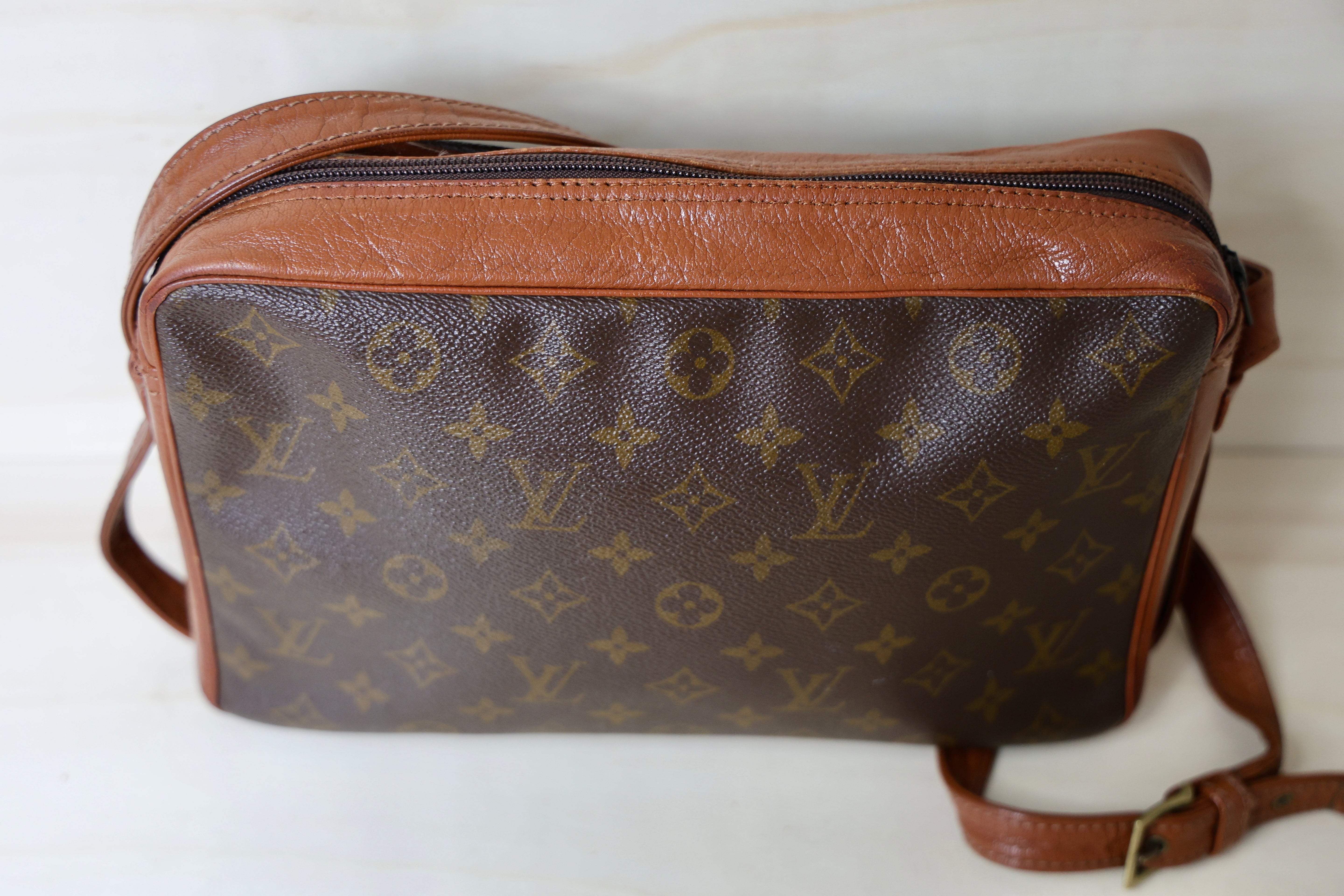 Louis Vuitton - Sac Besace